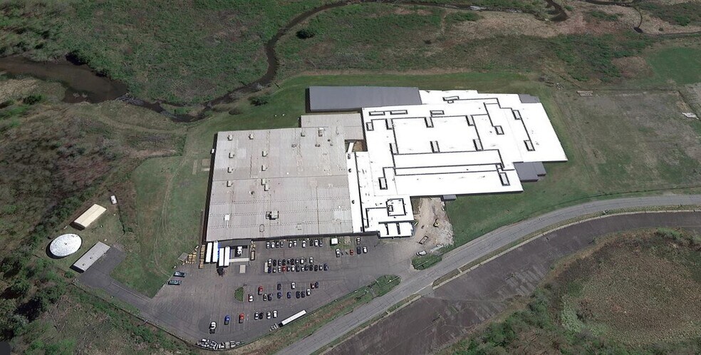 More Photos Of 204 Franklin Valley Rd, Dalton Unknown For Lease