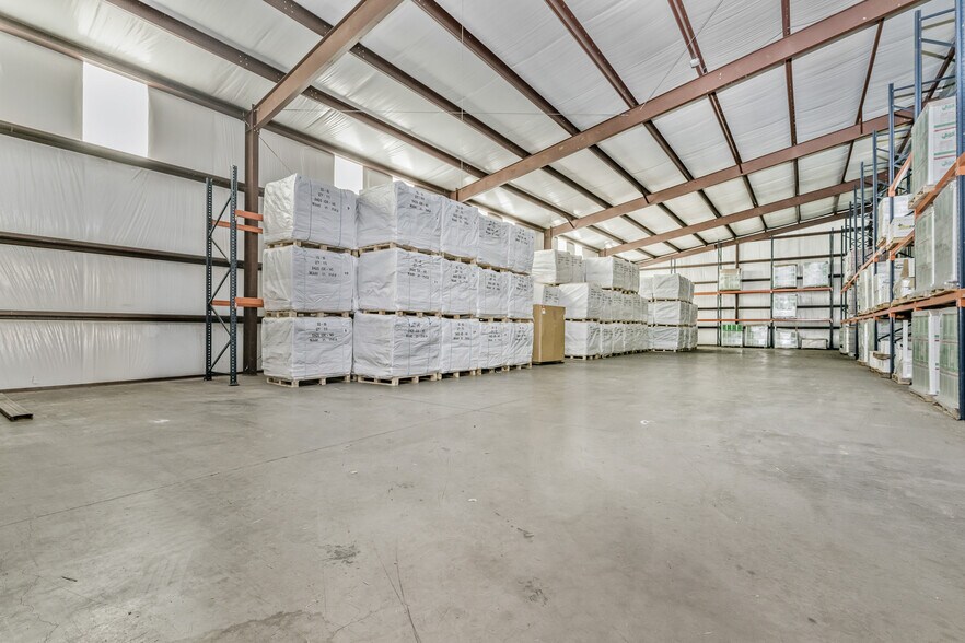 More Photos Of 11616 Tanglewood Rd, Amarillo Office For Sale