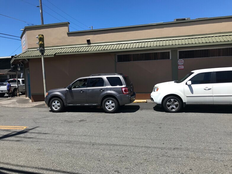 More Photos Of 1326-1330 Middle St, Honolulu Storefront For Sale
