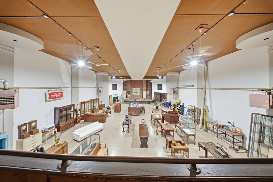 More Photos Of 195 Ottawa St N, Hamilton Storefront For Sale