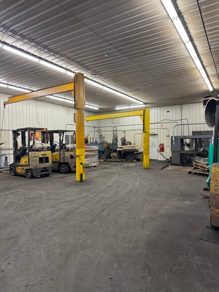 More Photos Of 623 Circle Dr, Iron Mountain Industrial For Sale