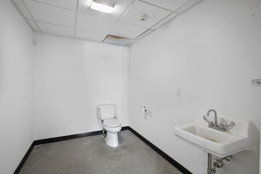 More Photos Of 40-82 N Main St, Pascoag Unknown For Lease