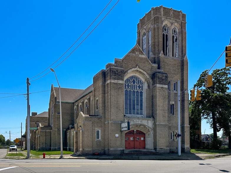 More Photos Of 6855 & 6747 Vinewood St, Detroit Religious Facility For Sale