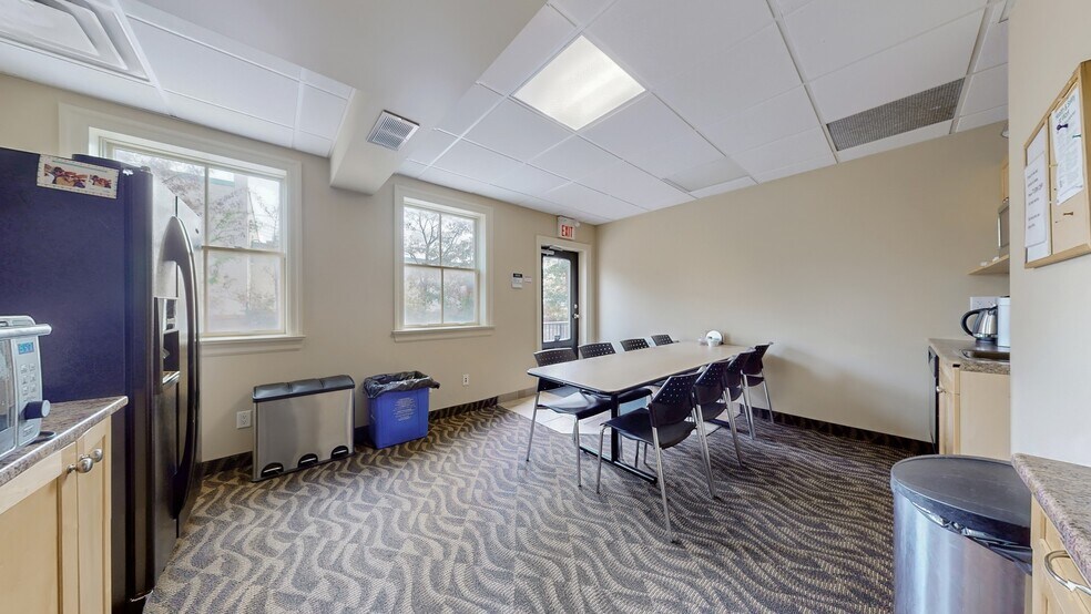 More Photos Of 121 Robinson St, Markham Office For Sale