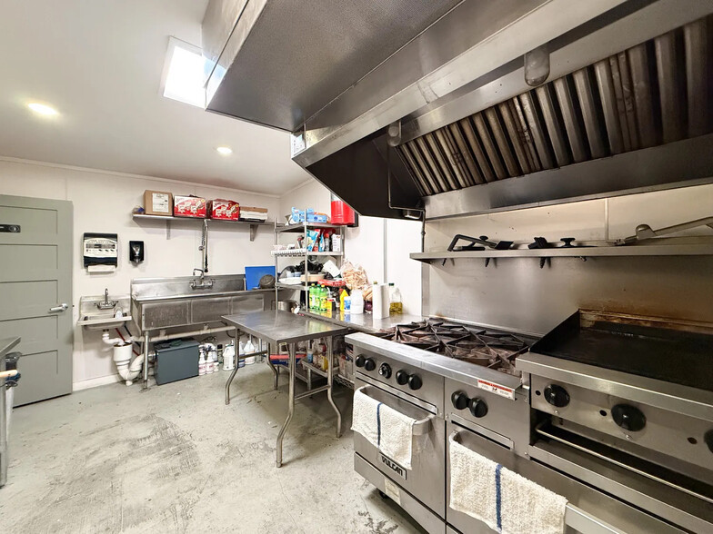 More Photos Of 2303 Hickory Ave, New Orleans Bar For Sale