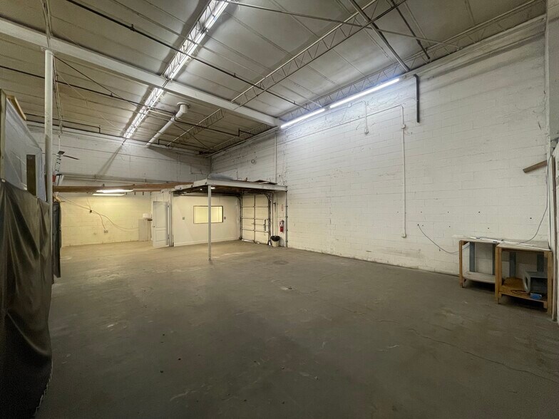 More Photos Of 5107 W University Blvd, Jacksonville Warehouse For Sale