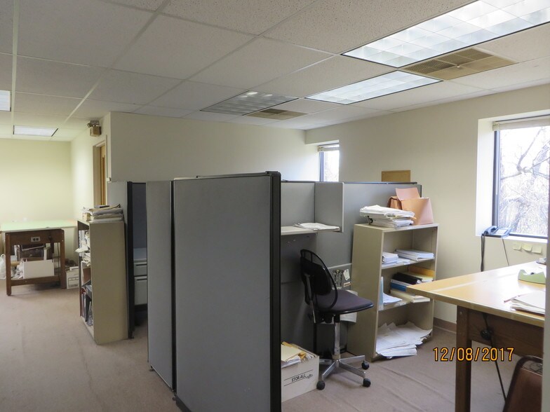 More Photos Of 700 W Metro Park, Rochester Coworking Space