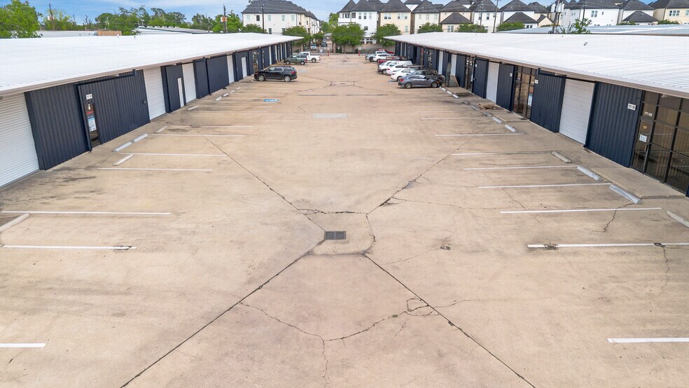 More Photos Of 1771 Upland Dr, Houston Unknown For Lease