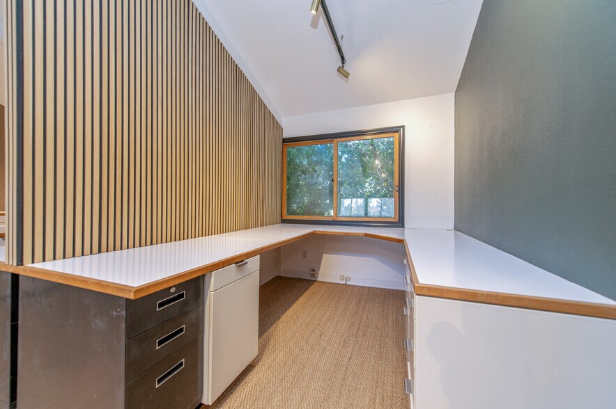 More Photos Of 2482 Newport Blvd, Costa Mesa Loft Creative Space For Lease