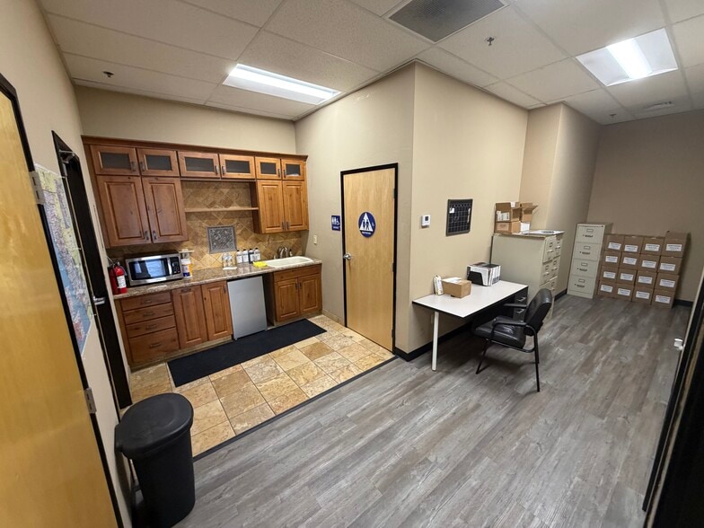More Photos Of 4300-4308 Resnik Ct, Bakersfield Distribution For Lease