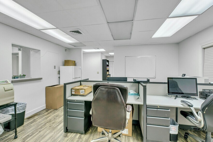 More Photos Of 139 Plandome Rd, Manhasset Medical For Sale