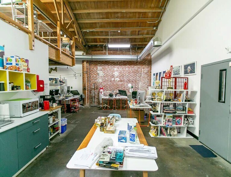 More Photos Of 3608-3610 San Fernando Rd, Glendale Loft Creative Space For Sale