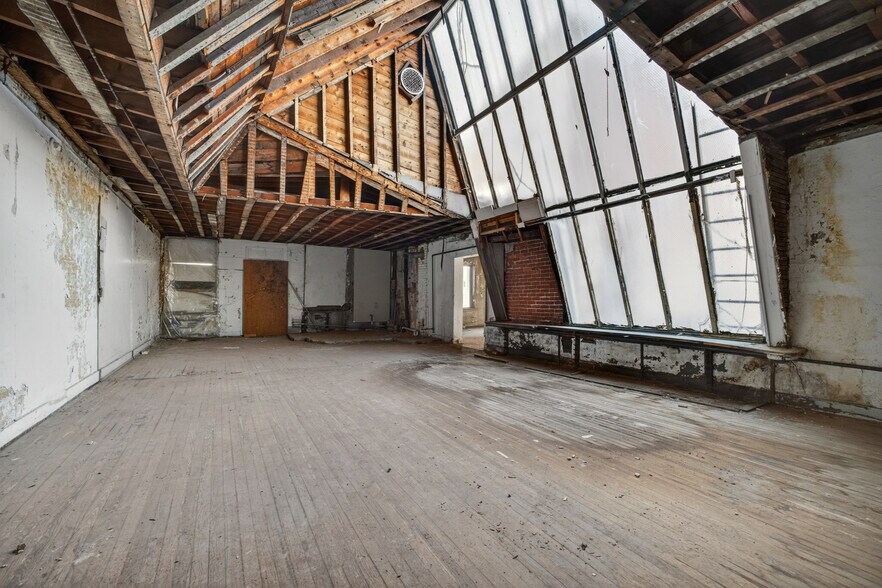 More Photos Of 42-58 Bank St, Waterbury, Ct, Waterbury Storefront Retail Office For Sale