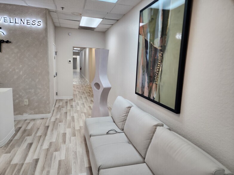 More Photos Of 6881 Kingspointe Pky, Orlando Flex For Lease