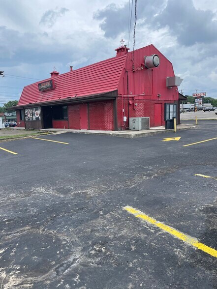 Primary Photo Of 4777 Mahoning Ave, Youngstown General Retail For Sale