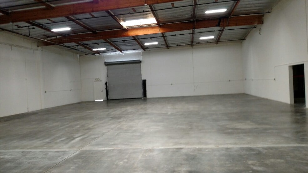 More Photos Of 11591 Markon Dr, Garden Grove Warehouse For Lease