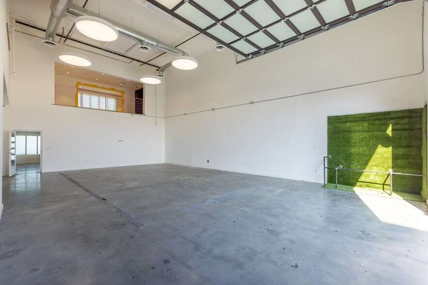 More Photos Of 3058 N Lima St, Burbank Warehouse For Sale