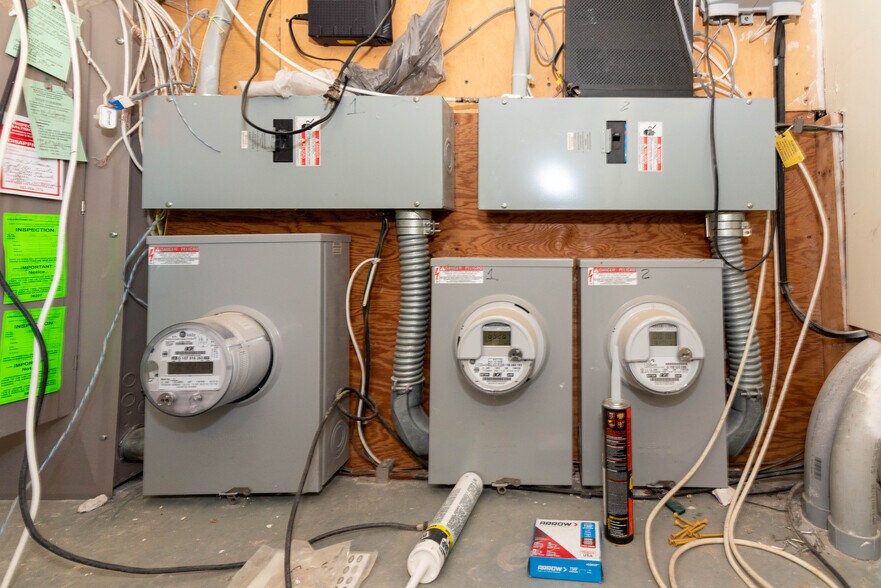 More Photos Of 316 S Broadway, Baltimore Storefront Retail Residential For Sale