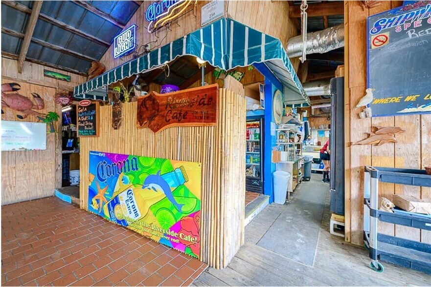 More Photos Of 69 Riverside Dr, Crawfordville Restaurant For Sale