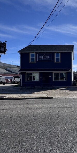 Primary Photo Of 3224 Metairie Rd, Metairie Freestanding For Sale