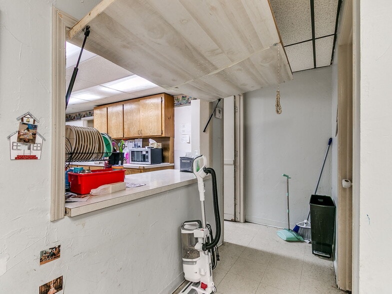 More Photos Of 809 SW 4th St, Moore Religious Facility For Sale