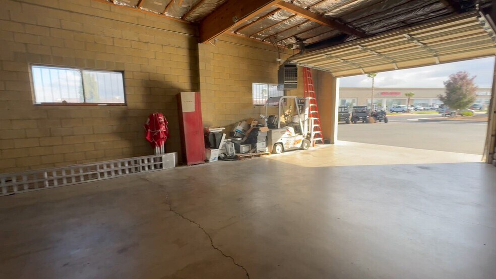 Primary Photo Of 15453 Cholame Rd, Victorville Warehouse For Lease