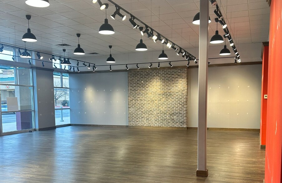 More Photos Of 4572 N Eagle Rd, Boise Storefront For Lease