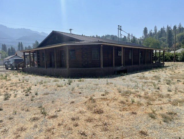 More Photos Of 115 Phillips St, Canyonville General Retail For Sale