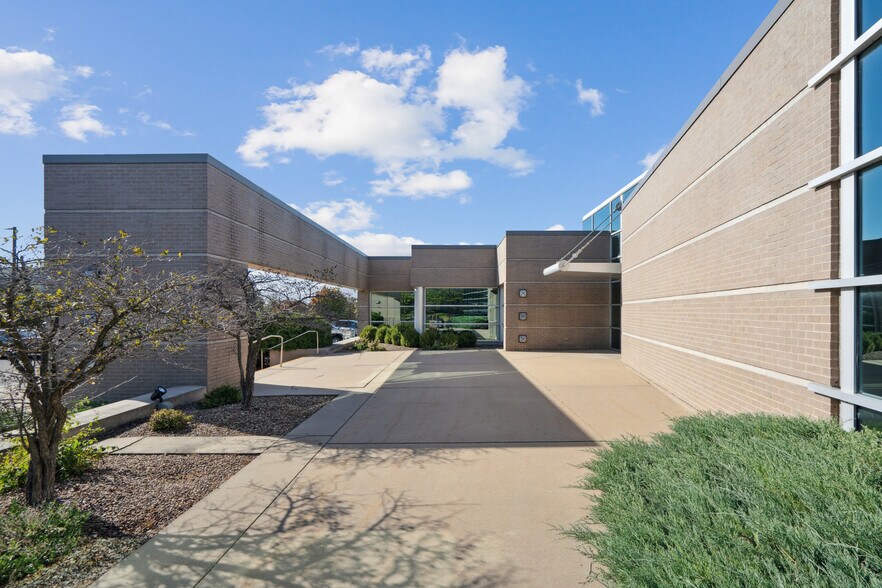More Photos Of 4840 N River Blvd NE, Cedar Rapids Office For Lease