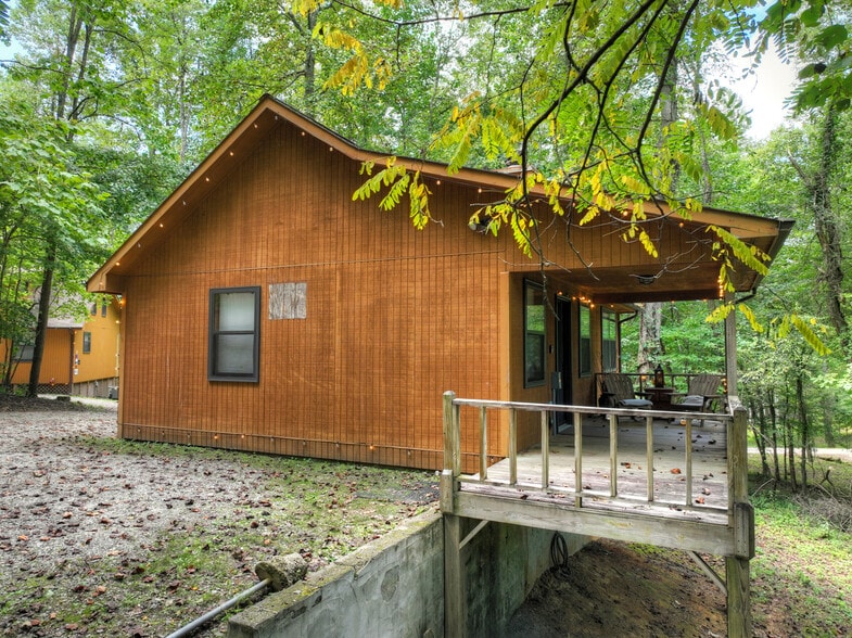 More Photos Of 77 Alpine Way, Blairsville Hotel For Sale