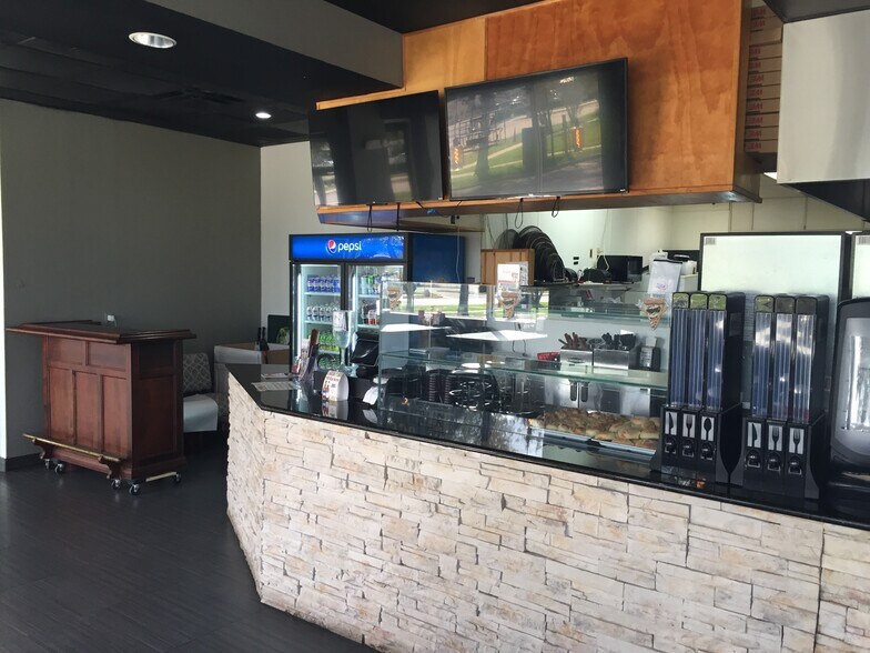 More Photos Of 350 E Seminole Blvd, Sanford Freestanding For Sale
