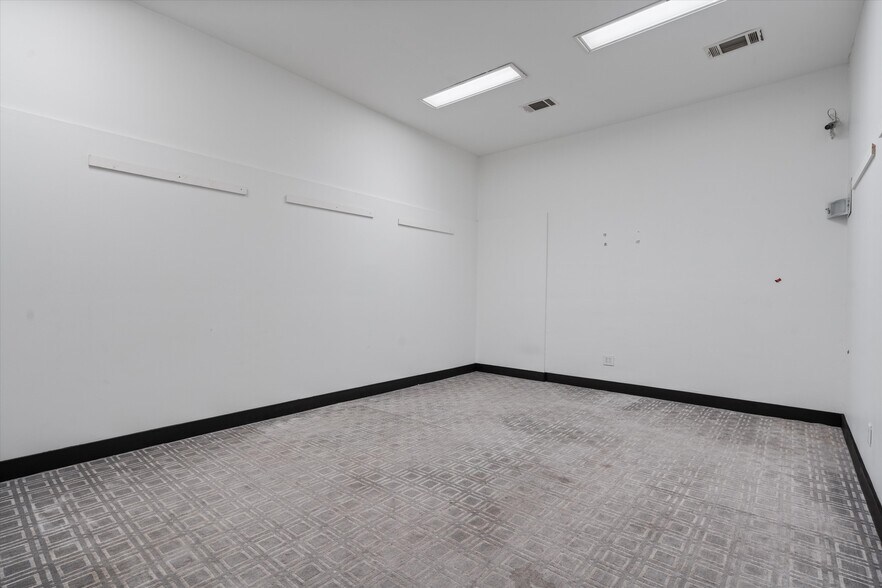 More Photos Of 10203 Old Manchaca Rd, Austin Flex For Lease