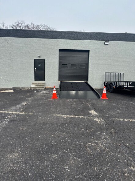 More Photos Of 2 Anco Dr, Deptford Warehouse For Lease