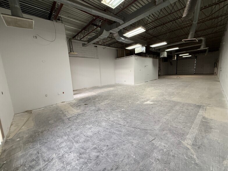 More Photos Of 3217 2 Av N, Lethbridge Service For Lease