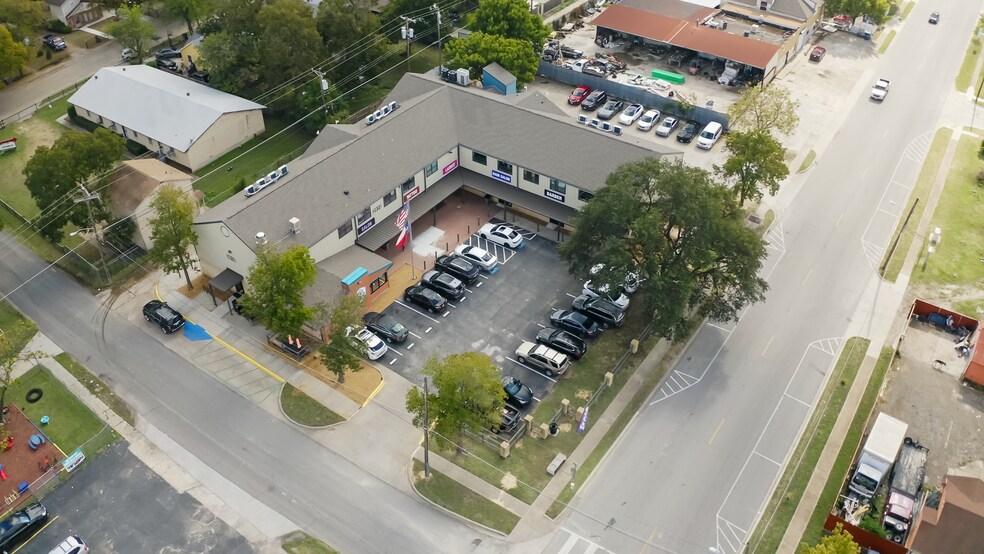 More Photos Of 2910 S Beckley Ave, Dallas Storefront Retail Office For Lease