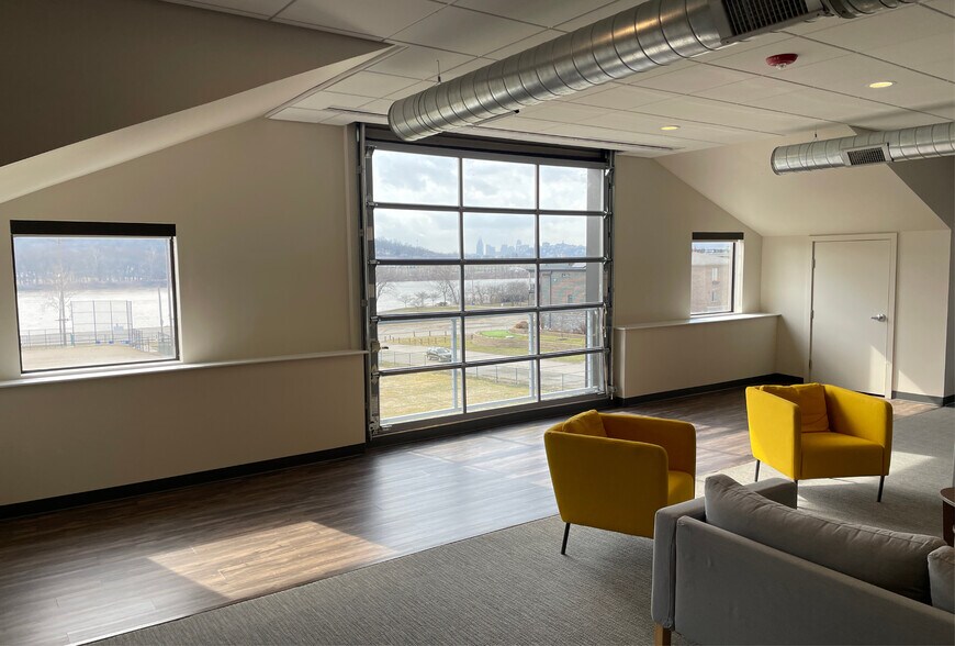 More Photos Of 2943 Riverside Dr, Cincinnati Office For Lease