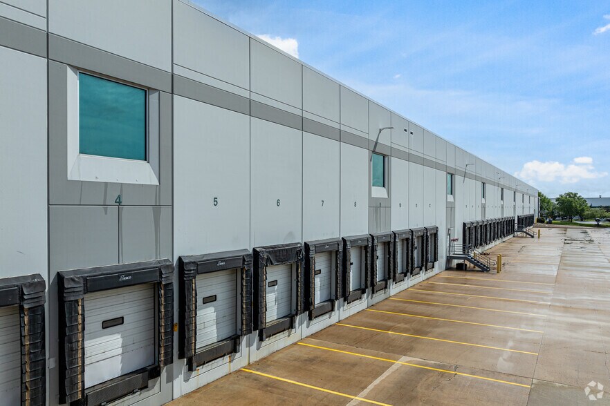 More Photos Of 1290 Remington Blvd, Bolingbrook Warehouse For Lease