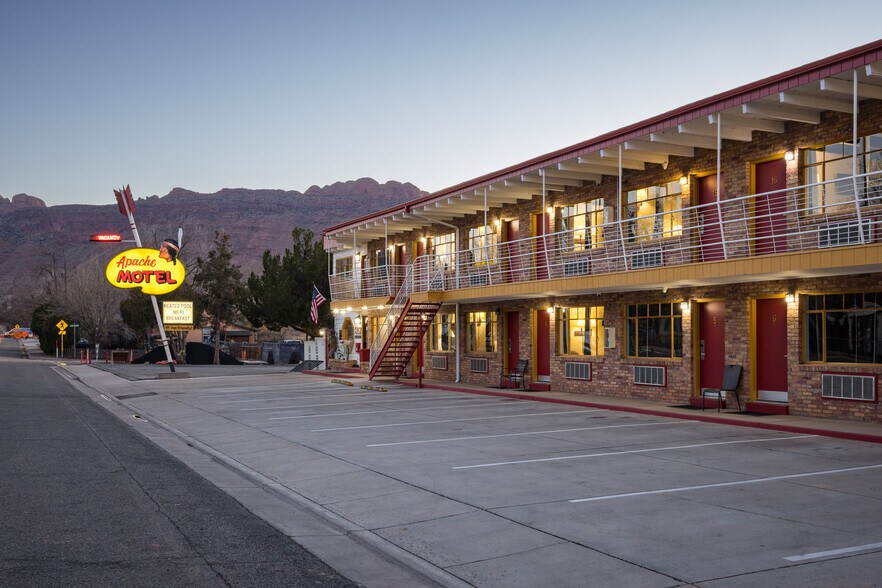 More Photos Of 166 S 400 E, Moab Hotel For Sale
