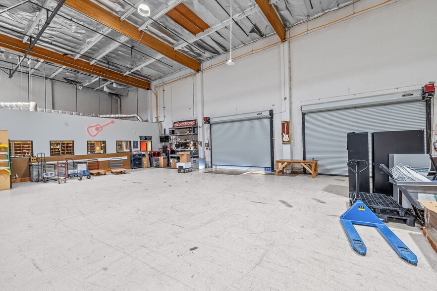 More Photos Of 5775-5785 Lindero Canyon Rd, Westlake Vlg, Westlake Village Warehouse For Lease