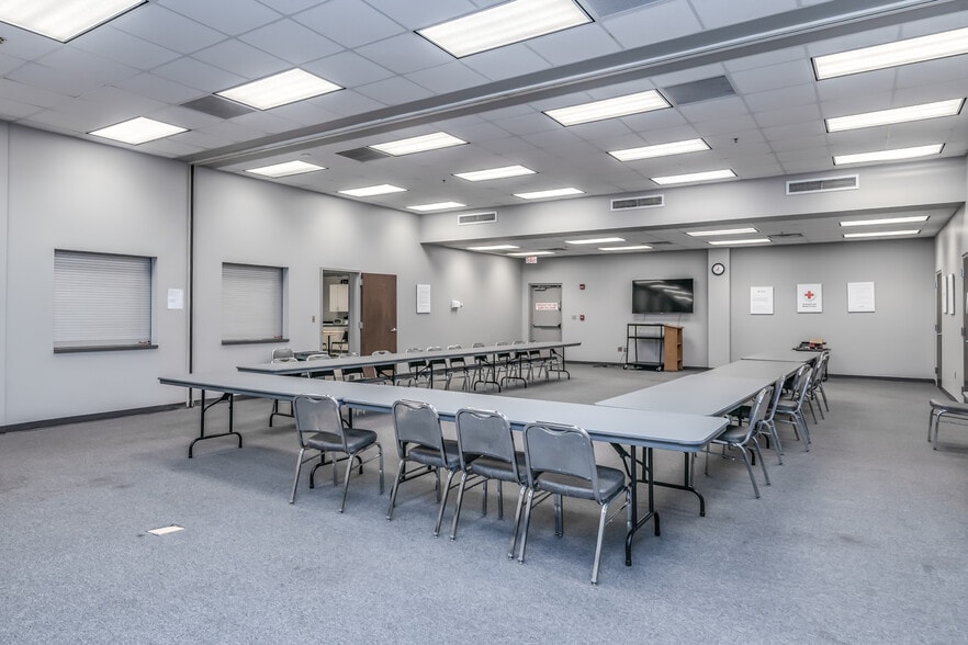 More Photos Of 5015 Woods Crossing Rd, Montgomery Office For Sale