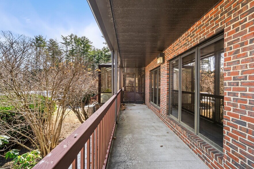 More Photos Of 135 Folly Mill Rd, Seabrook Office For Sale