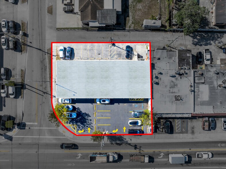 More Photos Of 820 SE 8th St, Hialeah General Retail For Sale