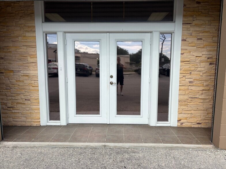 More Photos Of 121 Anclote Blvd, Tarpon Springs Industrial For Lease