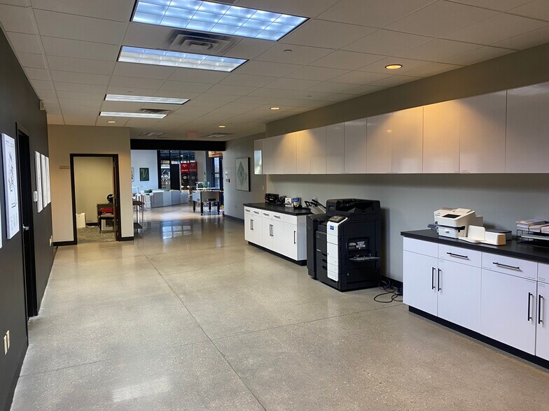 More Photos Of 415 E 13th St, Andover Manufacturing For Lease