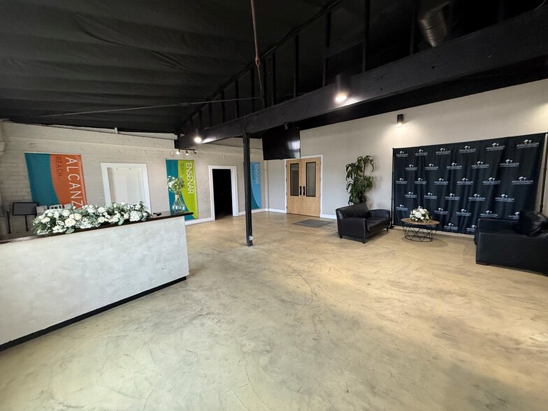 More Photos Of 11471 Vanowen St, North Hollywood Warehouse For Lease