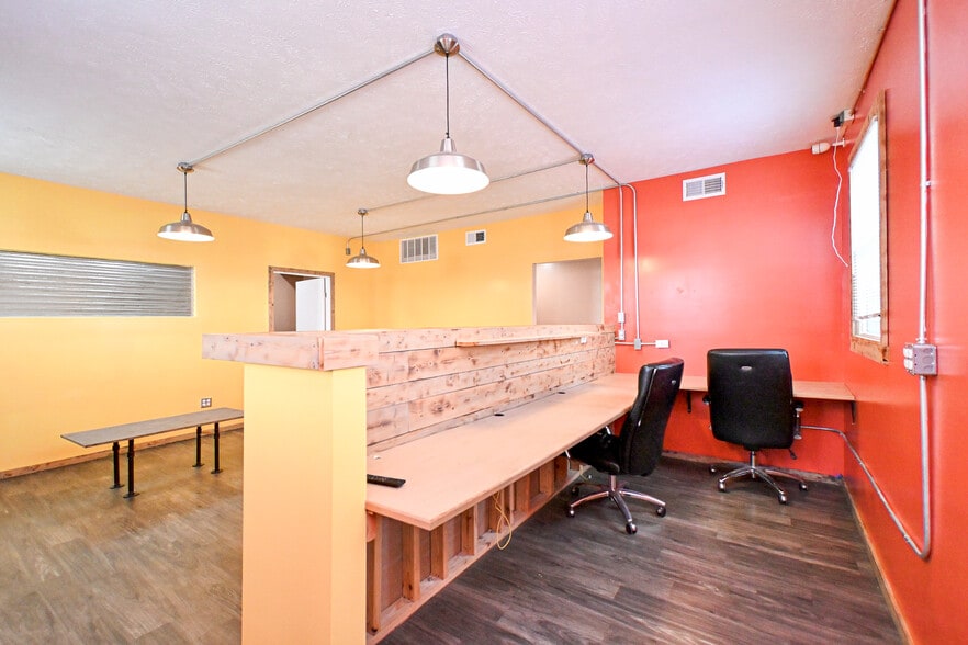 More Photos Of 8240 Clara Ave, Cincinnati Office For Sale