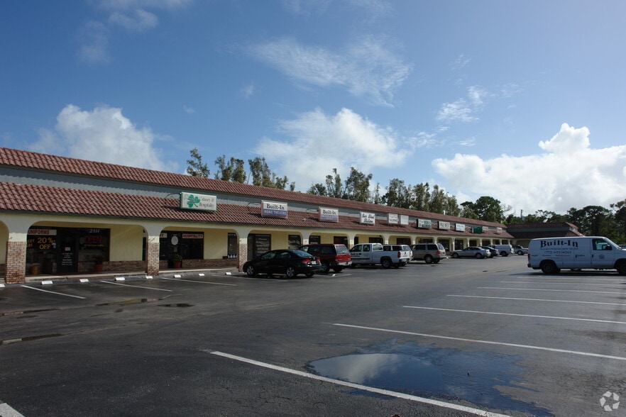 More Photos Of 2301-2331 NW Federal Hwy, Stuart Storefront Retail Office For Lease