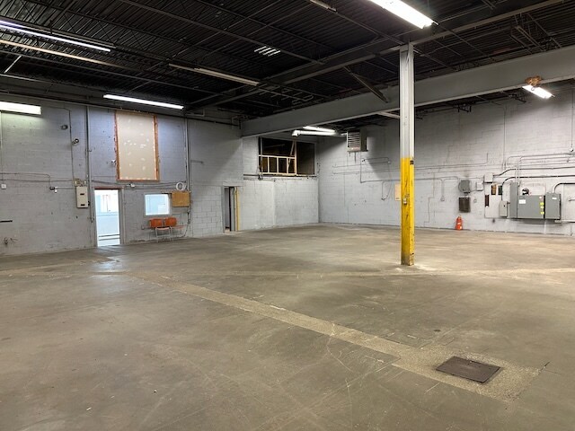 More Photos Of 6794-6798 Pl Pascal-Gagnon, Montréal Warehouse For Sale