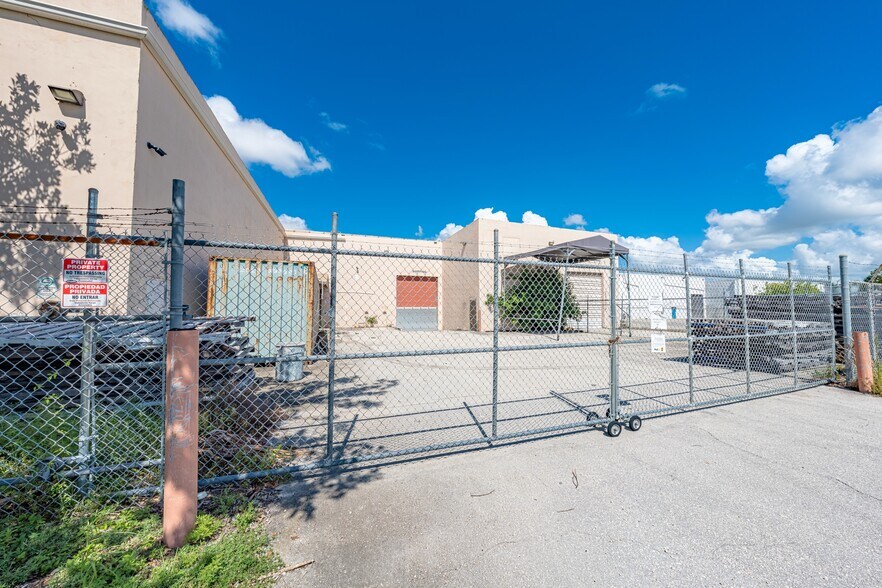 More Photos Of 13185 NW 47th Ave, Opa-locka Warehouse For Lease