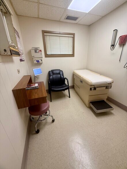 More Photos Of 1814 Hospital Dr, Jackson Healthcare For Sale